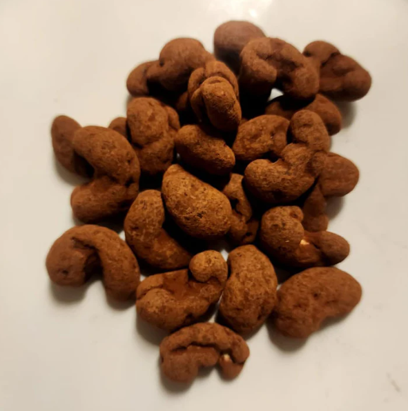 Nuez de la India cubierta de chocolate sin azúcar y cocoa