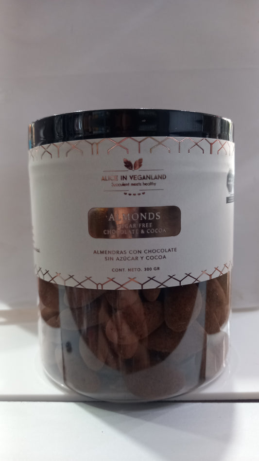 Almendra cubierta de chocolate sin azúcar y cocoa